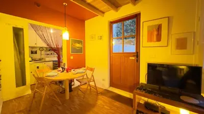 Cuisine ou kitchenette dans l'établissement Small duplex house in Batignolles