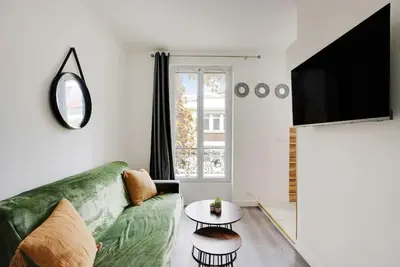 Télévision ou salle de divertissement dans l'établissement Appartement Suite 12 aux Portes de Paris