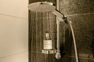 Salle de bains dans l'établissement Motel One Paris-Porte de Versailles