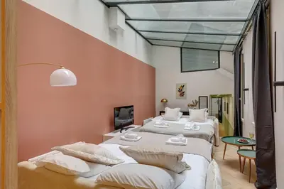Un ou plusieurs lits dans un hébergement de l'établissement Bluestay 174 - Superb apartment in Paris