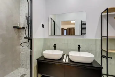 Salle de bains dans l'établissement Bluestay 174 - Superb apartment in Paris