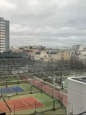 Tennis ou squash au sein de l'appartement ou à proximité
