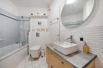 Salle de bains dans l'établissement Le Molière des Bords de Seine - 15 min de Paris
