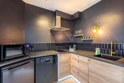 Cuisine ou kitchenette dans l'établissement GuestReady - Black pearl close to the metro