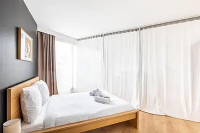 Un ou plusieurs lits dans un hébergement de l'établissement GuestReady - Black pearl close to the metro