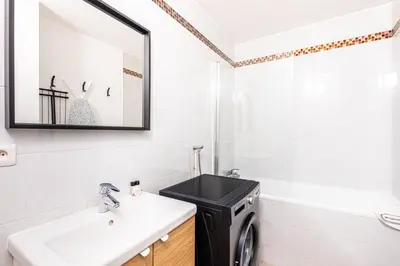 Salle de bains dans l'établissement GuestReady - Black pearl close to the metro