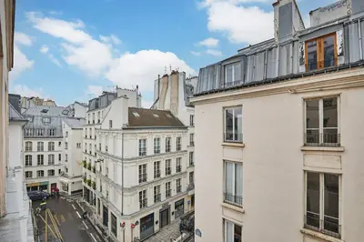 Vue générale sur Paris ou vue de la ville depuis l'appartement