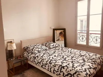 Un ou plusieurs lits dans un hébergement de l'établissement appartement Cozy Paris Canal St Martin