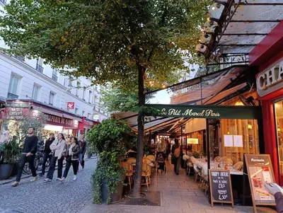 Restaurant ou autre lieu de restauration dans l'établissement Flat 31m2 near Pompidou Center, Marais, les Halles, mobility lease only