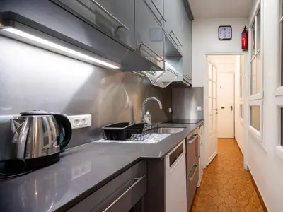 Cuisine ou kitchenette dans l'établissement Flat 31m2 near Pompidou Center, Marais, les Halles, mobility lease only