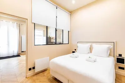 Un ou plusieurs lits dans un hébergement de l'établissement Family Apartment near Invalides -Rodin-Orsay Museum