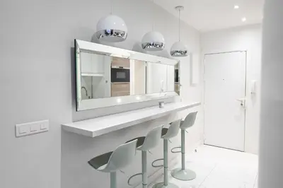 Cuisine ou kitchenette dans l'établissement Modern & peaceful 1BD APT by Champs-Elysees with AC