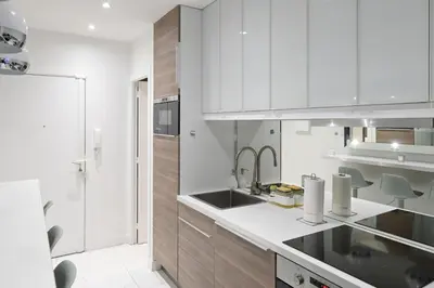 Cuisine ou kitchenette dans l'établissement Modern & peaceful 1BD APT by Champs-Elysees with AC