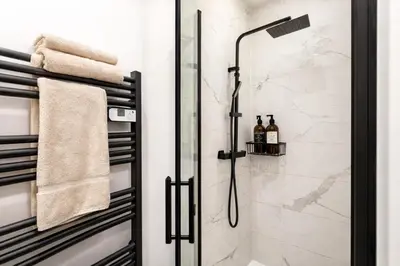 Salle de bains dans l'établissement C Cozy Batignolles Apt, Metro Right at Your Doorstep