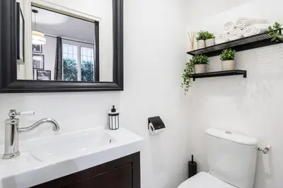 Salle de bains dans l'établissement C Cozy Batignolles Apt, Metro Right at Your Doorstep