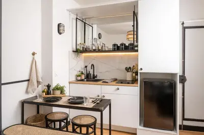 Cuisine ou kitchenette dans l'établissement C Cozy Batignolles Apt, Metro Right at Your Doorstep