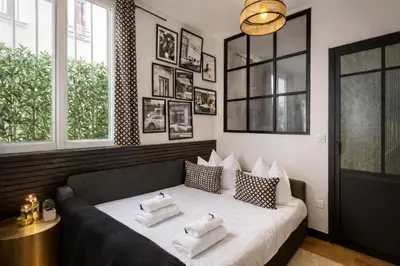 Coin salon dans l'établissement C Cozy Batignolles Apt, Metro Right at Your Doorstep