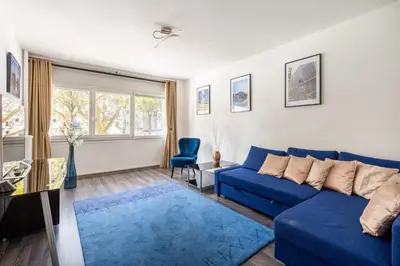 Coin salon dans l'établissement Bright & Contemporary 2BD Apartment