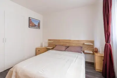 Un ou plusieurs lits dans un hébergement de l'établissement Bright & Contemporary 2BD Apartment