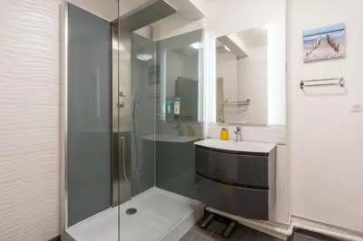 Salle de bains dans l'établissement Bright & Contemporary 2BD Apartment
