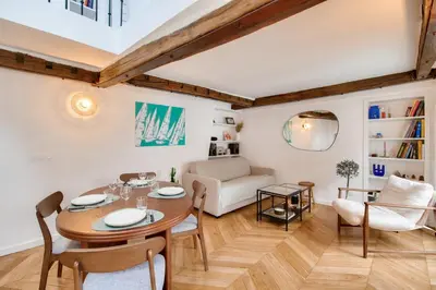 Coin salon dans l'établissement Charming duplex - heart of Paris