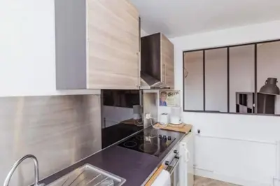Cuisine ou kitchenette dans l'établissement Cocon parisien lumineux central