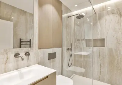 Salle de bains dans l'établissement Urban Flat 191 - Luxury 3 Bedroom Apartment - Madeleine