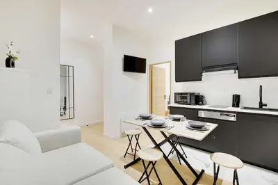 Cuisine ou kitchenette dans l'établissement Cosy modern flat - 1BR- 4P- Oberkampf