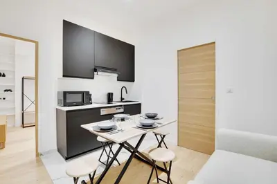Cuisine ou kitchenette dans l'établissement Cosy modern flat - 1BR- 4P- Oberkampf