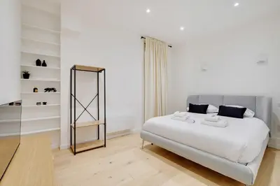 Un ou plusieurs lits dans un hébergement de l'établissement Cosy modern flat - 1BR- 4P- Oberkampf