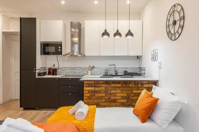 Cuisine ou kitchenette dans l'établissement Cozy & Central Fully Equipped Studio 5 min walk to metro, Montparnasse neighbourhood