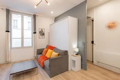 Coin salon dans l'établissement Cozy & Central Fully Equipped Studio 5 min walk to metro, Montparnasse neighbourhood
