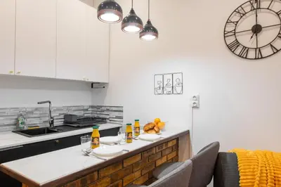 Cuisine ou kitchenette dans l'établissement Cozy & Central Fully Equipped Studio 5 min walk to metro, Montparnasse neighbourhood