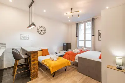Coin salon dans l'établissement Cozy & Central Fully Equipped Studio 5 min walk to metro, Montparnasse neighbourhood
