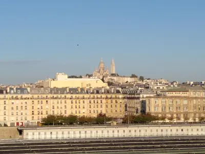 Vue générale sur Paris ou vue de la ville depuis l'appartement