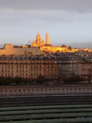 Vue générale sur Paris ou vue de la ville depuis l'appartement