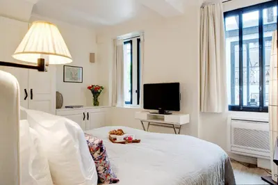 Télévision ou salle de divertissement dans l'établissement Paris Green House residence
