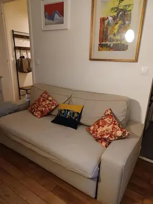 Coin salon dans l'établissement Lovely apartment living room and bedroom near Eiffel Tower UNESCO