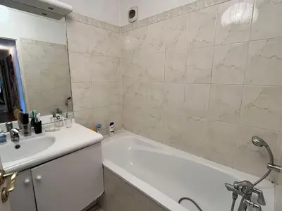 Salle de bains dans l'établissement 3 chambres terrasse et parking gratuit