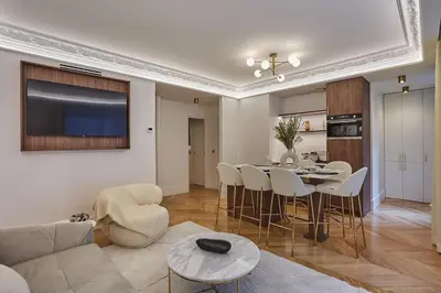 Cuisine ou kitchenette dans l'établissement Apartment Matignon St Honore by Studio Prestige