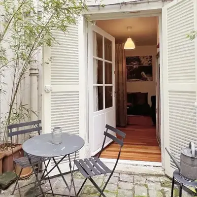 Chic neighborhood charming courtyard studio 7th