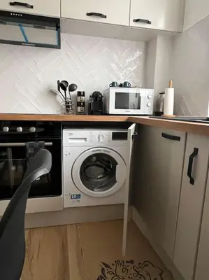 Cuisine ou kitchenette dans l'établissement KB 21 - Metro 7 - AC - Free Parking - 4 pers