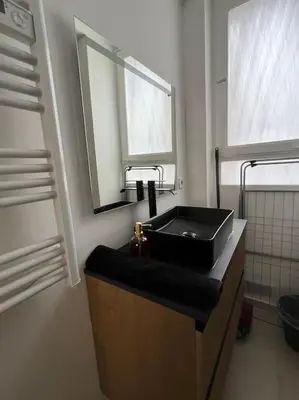 Cuisine ou kitchenette dans l'établissement KB 21 - Metro 7 - AC - Free Parking - 4 pers