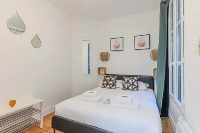 Un ou plusieurs lits dans un hébergement de l'établissement Beautiful Apartment- 1BR-4P - Sacré-Cœur