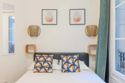 Un ou plusieurs lits dans un hébergement de l'établissement Beautiful Apartment- 1BR-4P - Sacré-Cœur