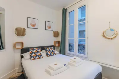 Un ou plusieurs lits dans un hébergement de l'établissement Beautiful Apartment- 1BR-4P - Sacré-Cœur