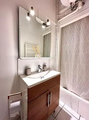 Salle de bains dans l'établissement Studio cosy à Porte de Versailles