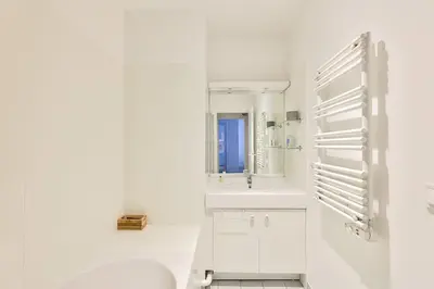 Salle de bains dans l'établissement Stunning 2BR Flat near Charonne metro station