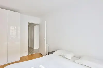 Un ou plusieurs lits dans un hébergement de l'établissement Stunning 2BR Flat near Charonne metro station