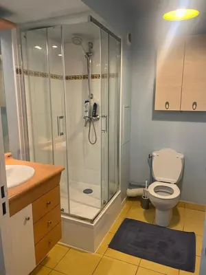 Salle de bains dans l'établissement Beau studio avec vue sur Paris